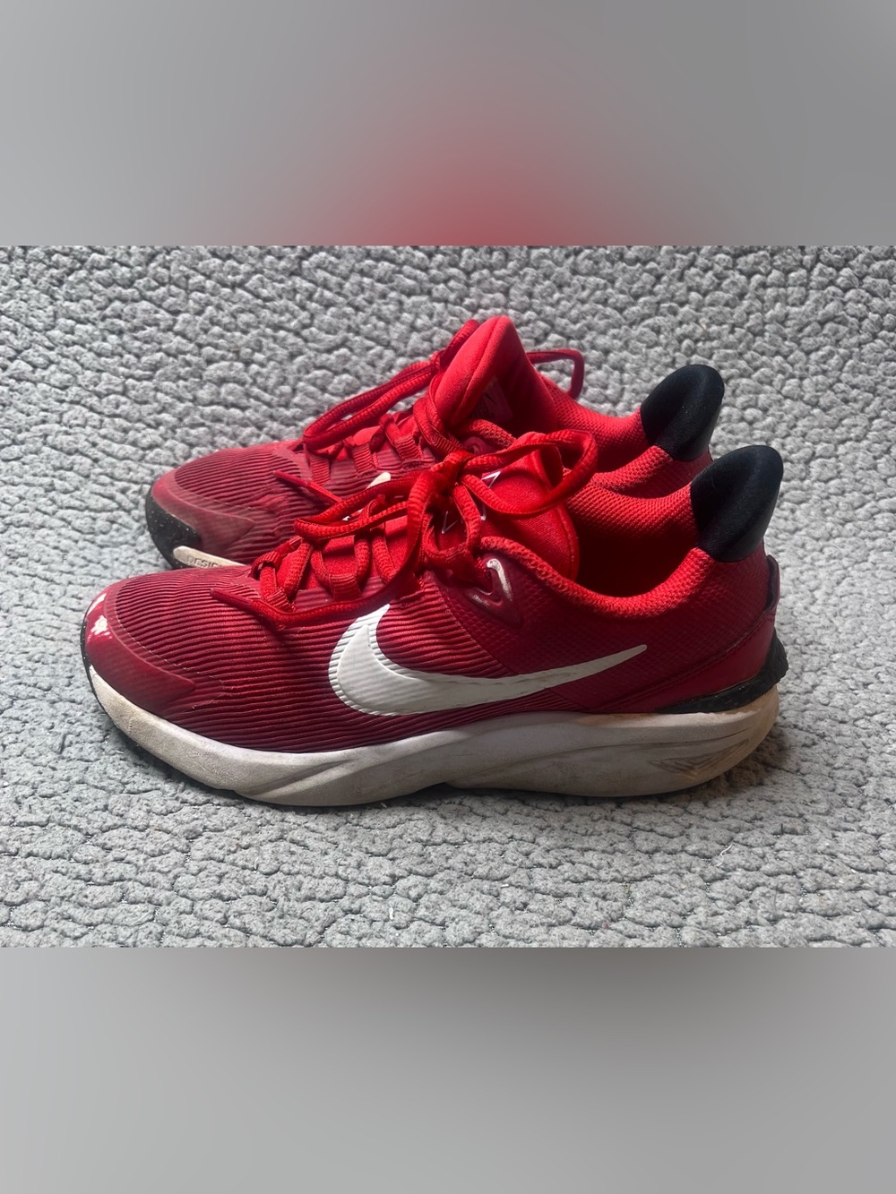 Nike Star Runner 4 Athletic Shoes Youth Size 4.5 Red & White